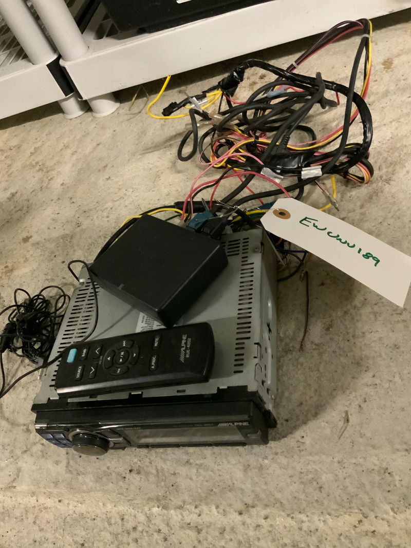 Alpine CDA-9884 w/KCE-350BT