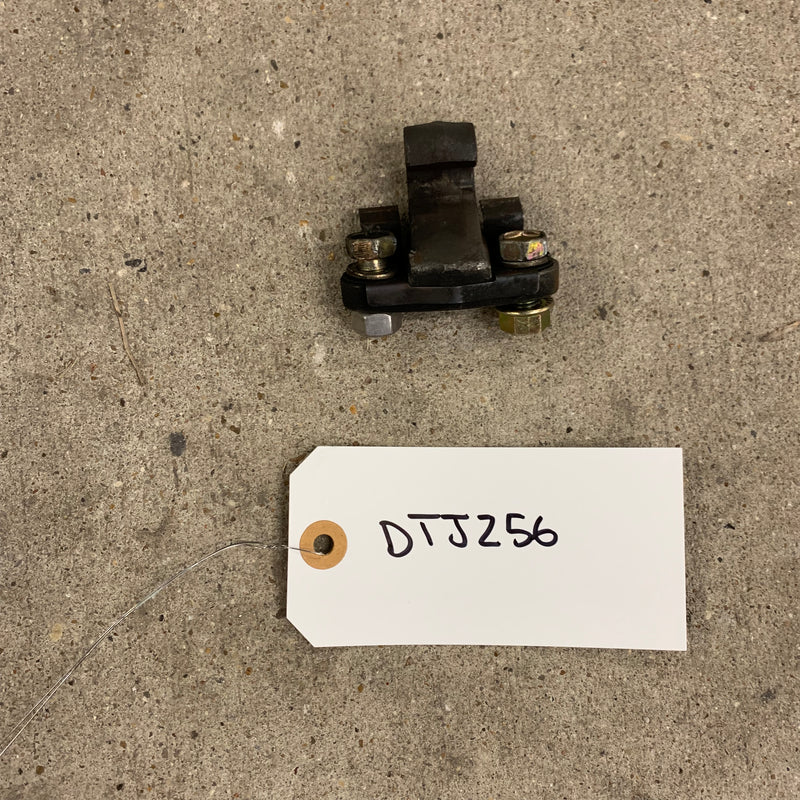 V160 Release Fork Retainer