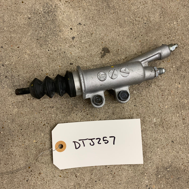 V160 Slave Cylinder 3AN Fittings