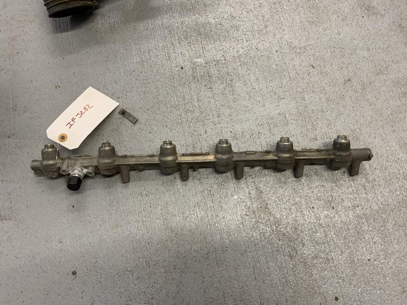2JZ GTE Fuel Rail w/6AN Return Fittings